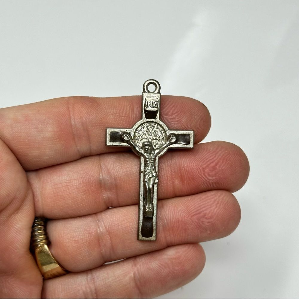 Stunning cross pendant